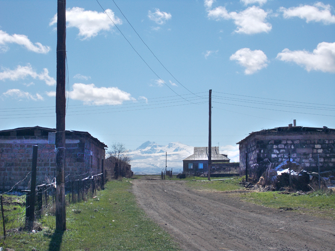 1 gusanagiuch-und-aragats-massiv