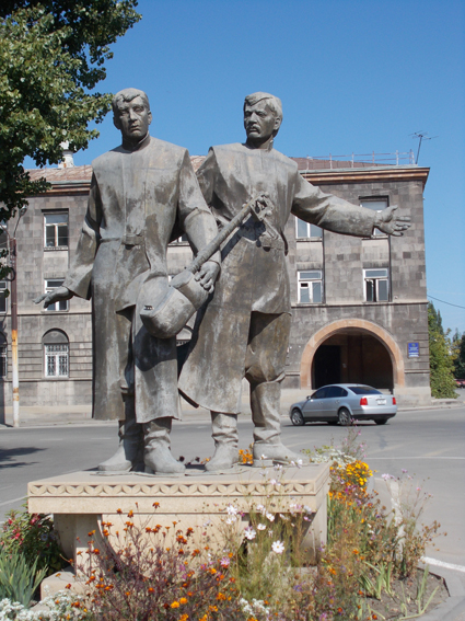 3 denkmal-der-barden